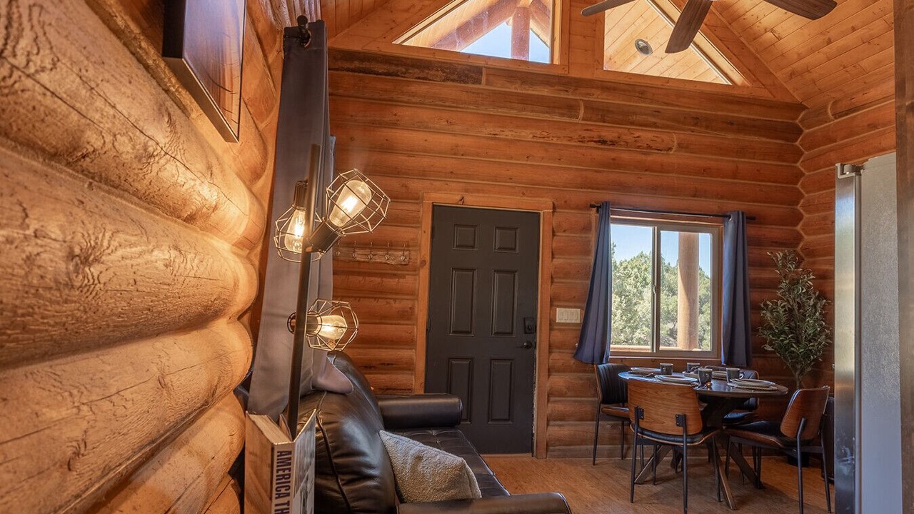 Photo of Livingroom in Alton