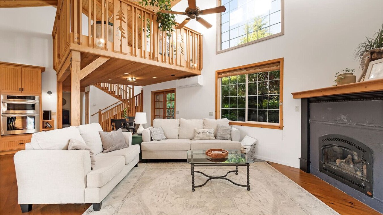 Photo of Livingroom in Chico