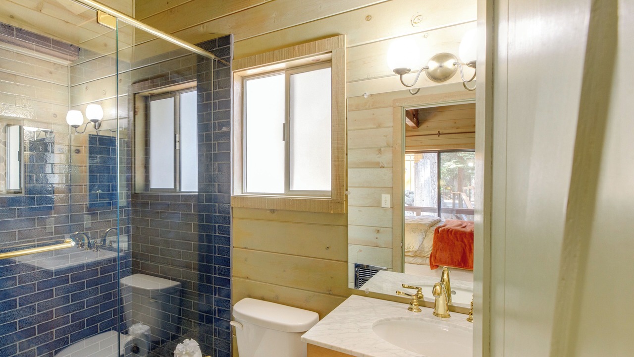 Photo of Bathroom in Lake Almanor Country Club