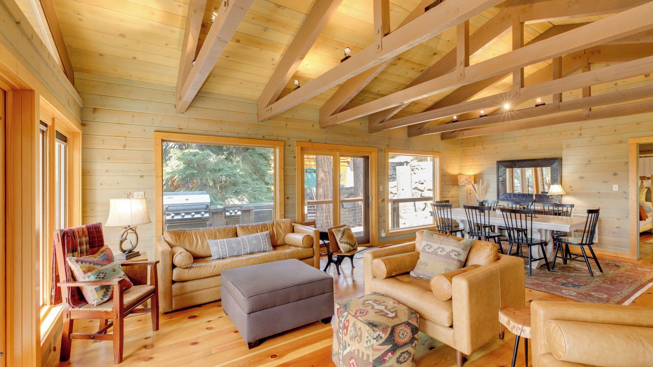 Photo of Livingroom in Lake Almanor Country Club