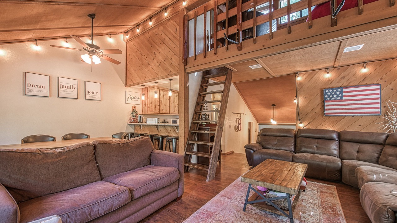 Photo of Livingroom in Shaver Lake