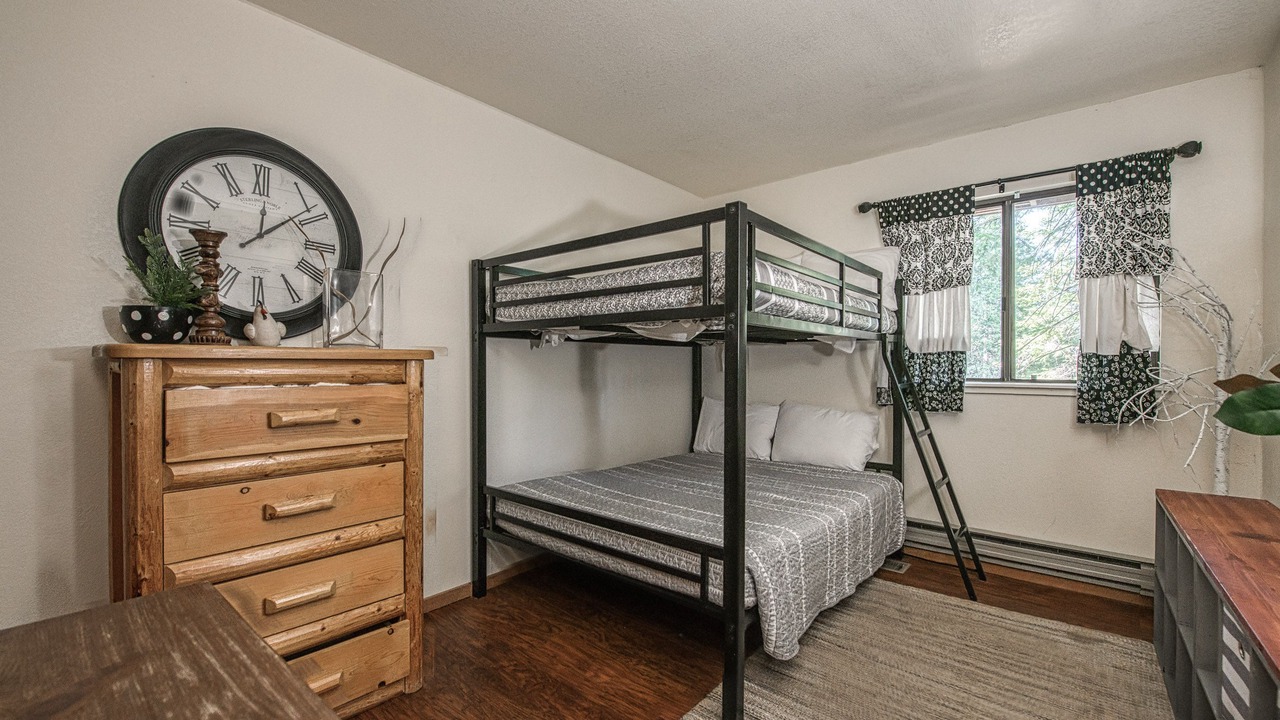 Photo of Bedroom in Shaver Lake