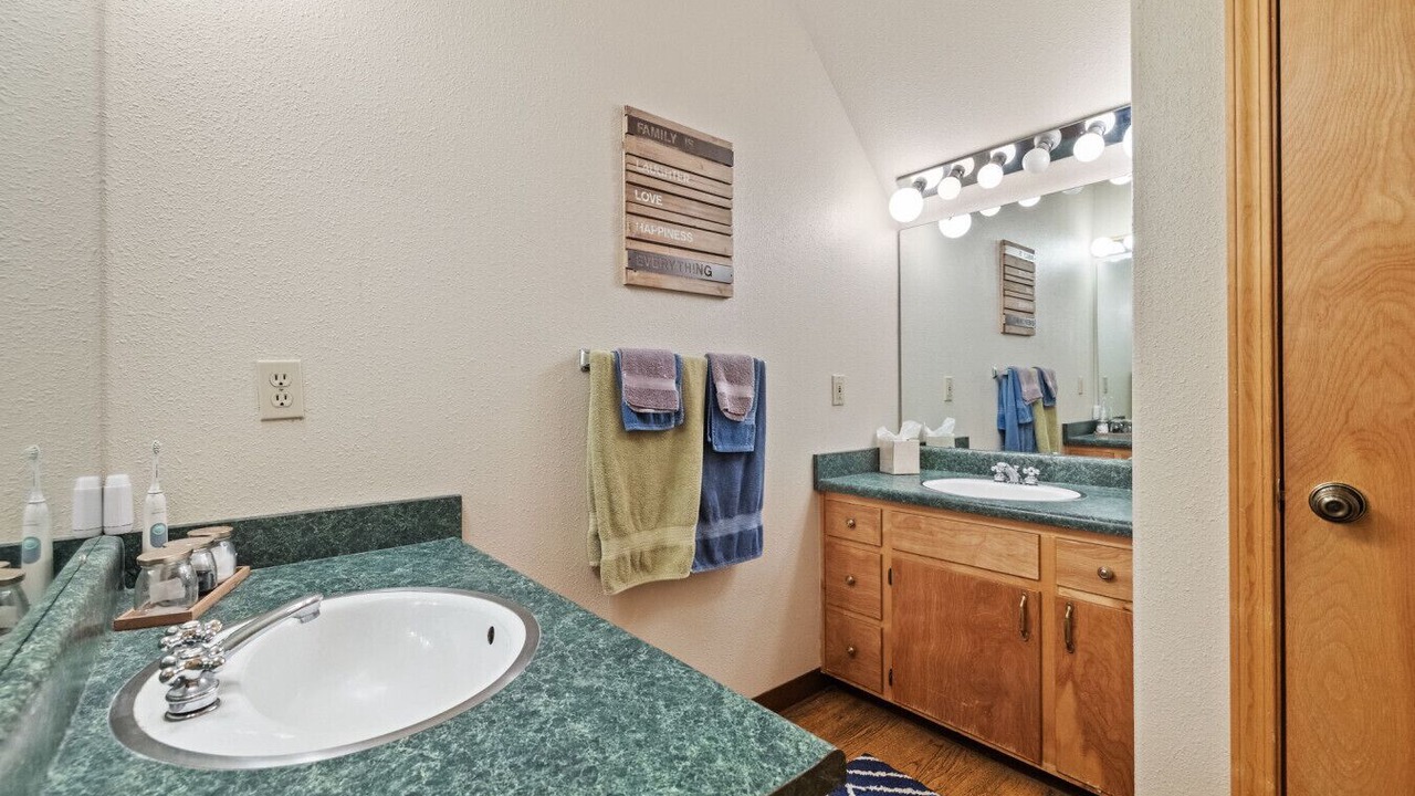 Photo of Bathroom in Strawberry