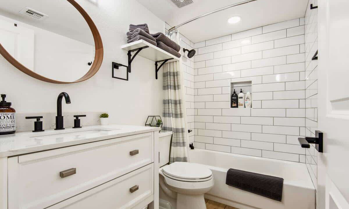 Photo of Bathroom in Sunset