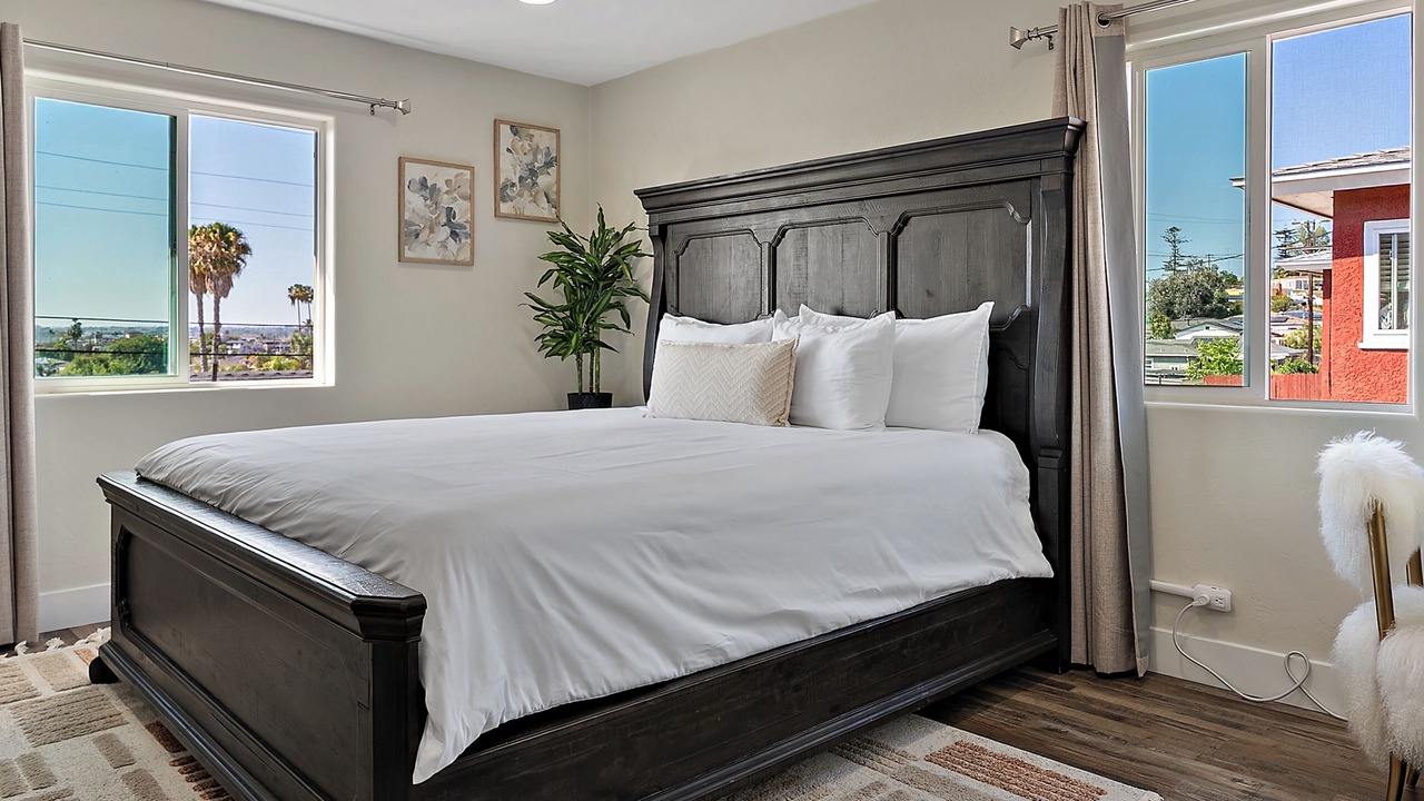 Photo of Bedroom in Valencia Park