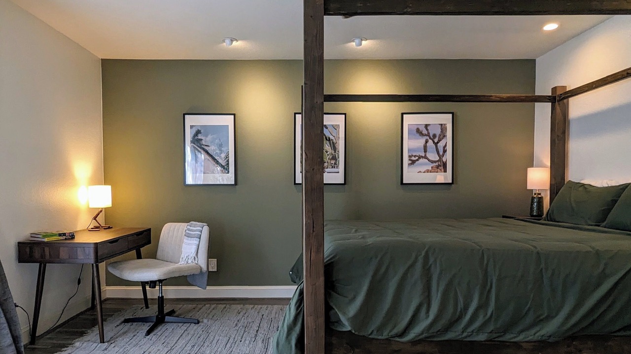 Photo of Bedroom in Racquet Club West