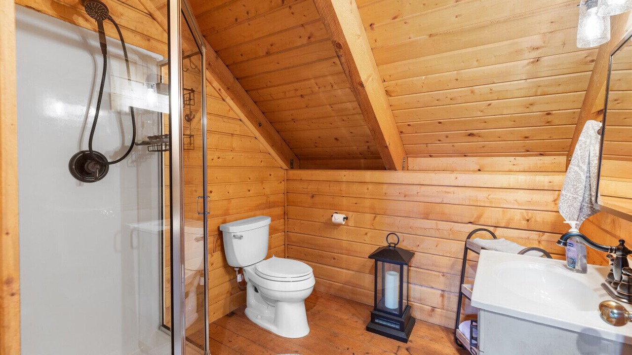Photo of Bathroom in Meadow View Heights
