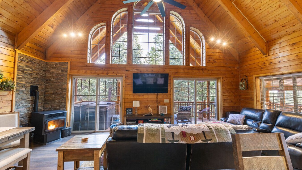 Photo of Livingroom in Meadow View Heights