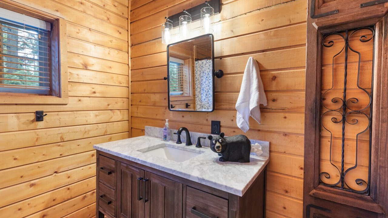 Photo of Bathroom in Meadow View Heights