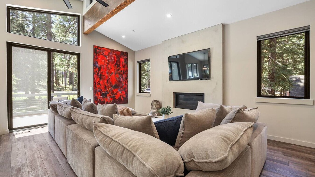 Photo of Livingroom in Tahoe Island