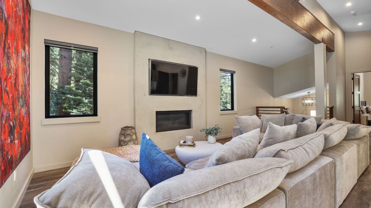 Photo of Livingroom in Tahoe Island