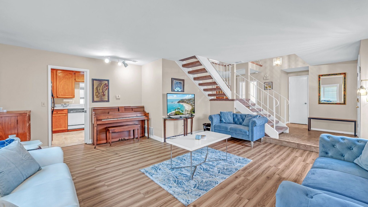 Photo of Livingroom in Southeast Anaheim