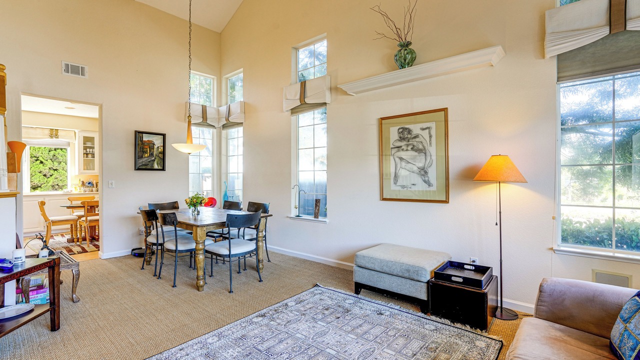Photo of Livingroom in Alameda