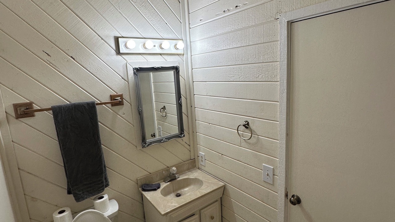 Photo of Bathroom in Oak Shores