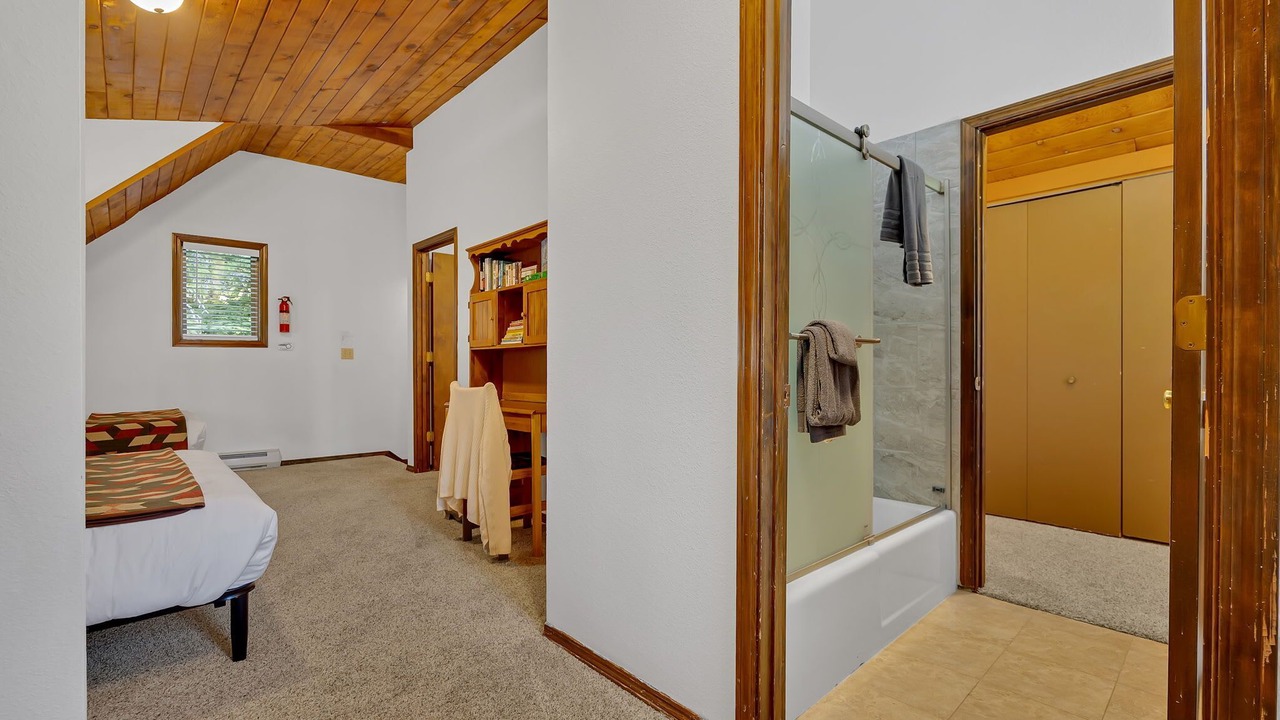 Photo of Bedroom in Government Camp