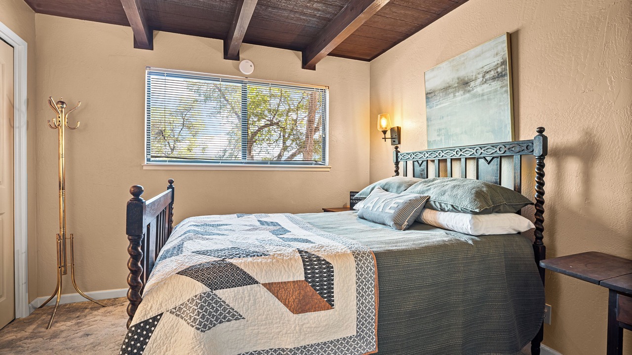 Photo of Bedroom in Groveland
