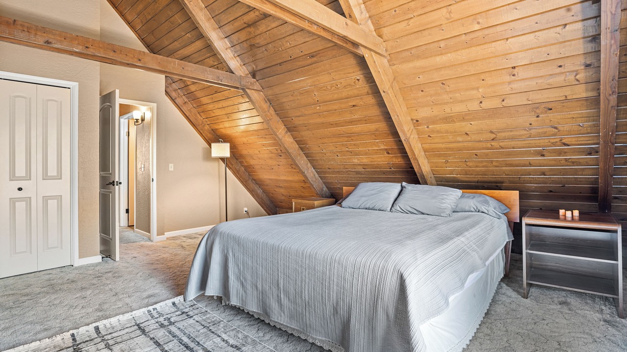 Photo of Bedroom in Groveland