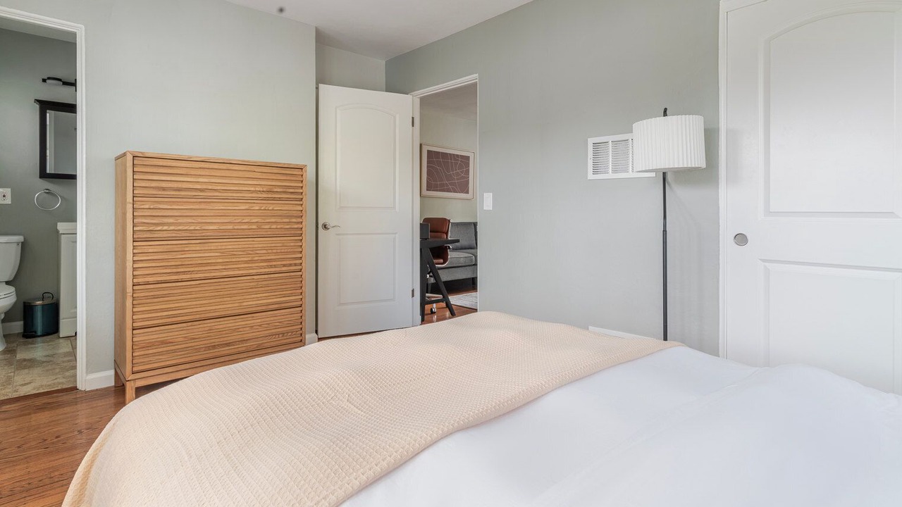 Photo of Bedroom in Downtown North