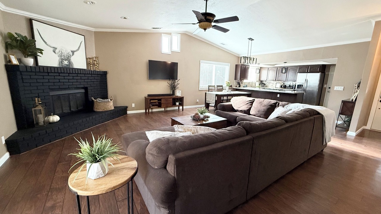Photo of Livingroom in Shasta View