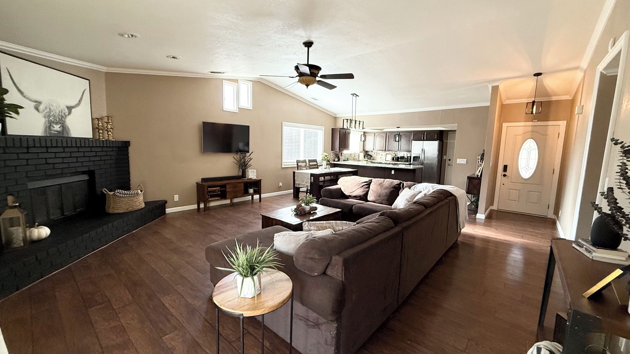 Photo of Livingroom in Shasta View