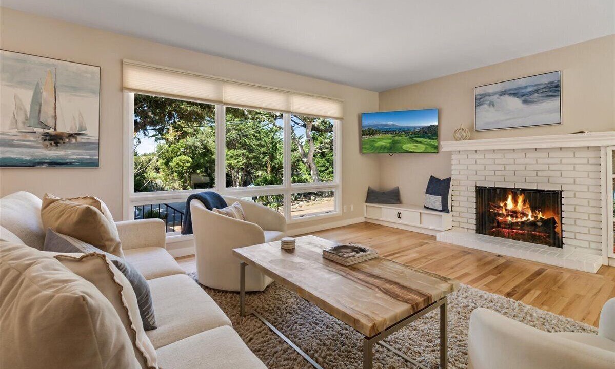 Photo of Livingroom in Del Monte Forest