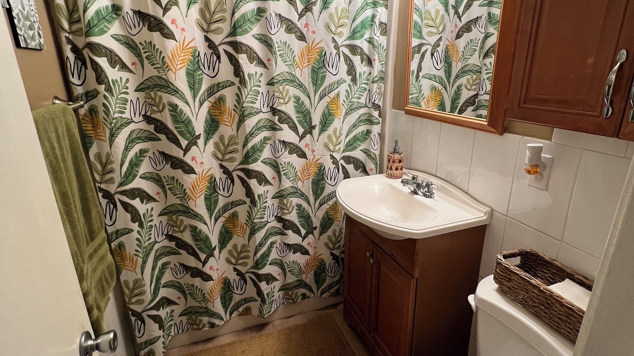 Photo of Bathroom in Lincoln Acres