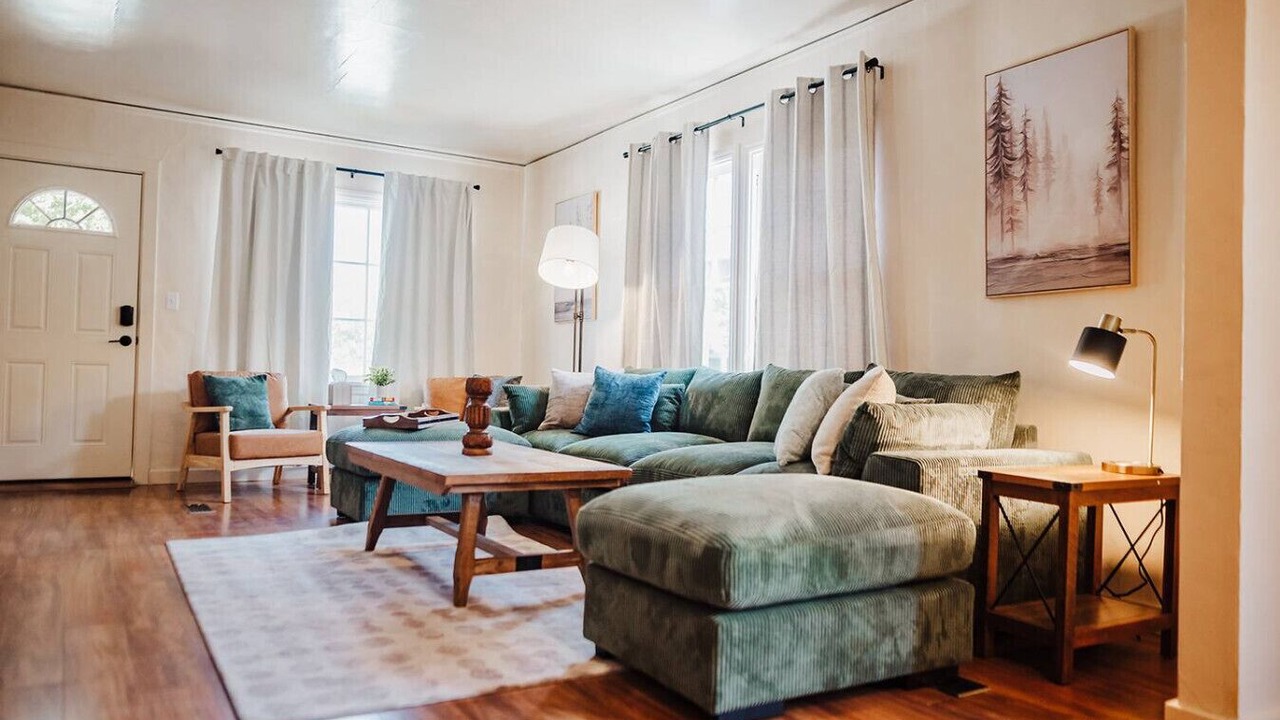 Photo of Livingroom in Downtown Klamath Falls