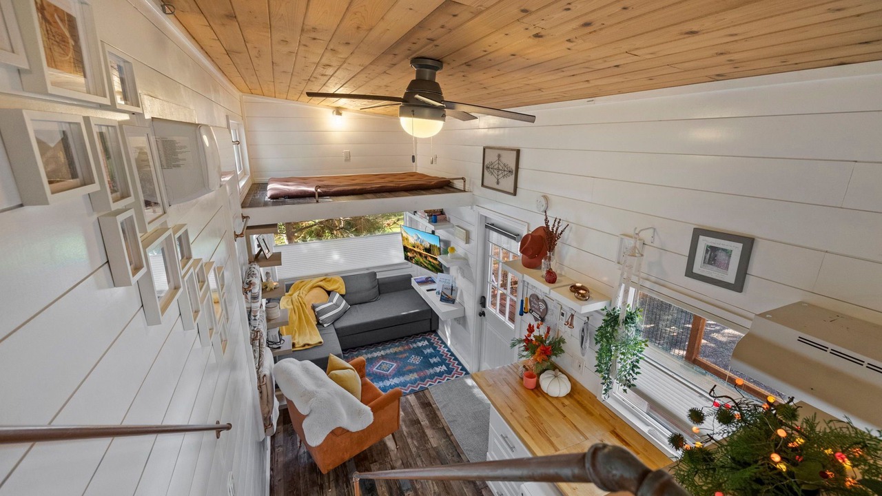 Photo of Livingroom in Phoenix Lake-Cedar Ridge