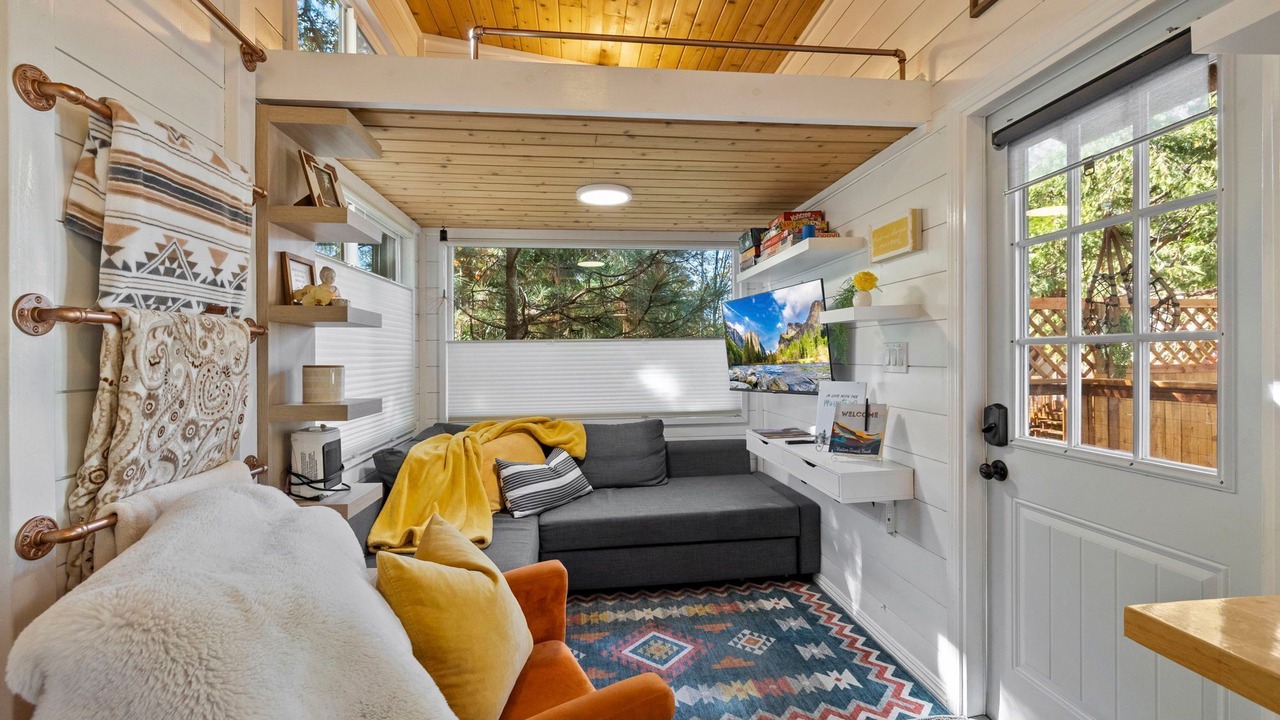 Photo of Livingroom in Phoenix Lake-Cedar Ridge