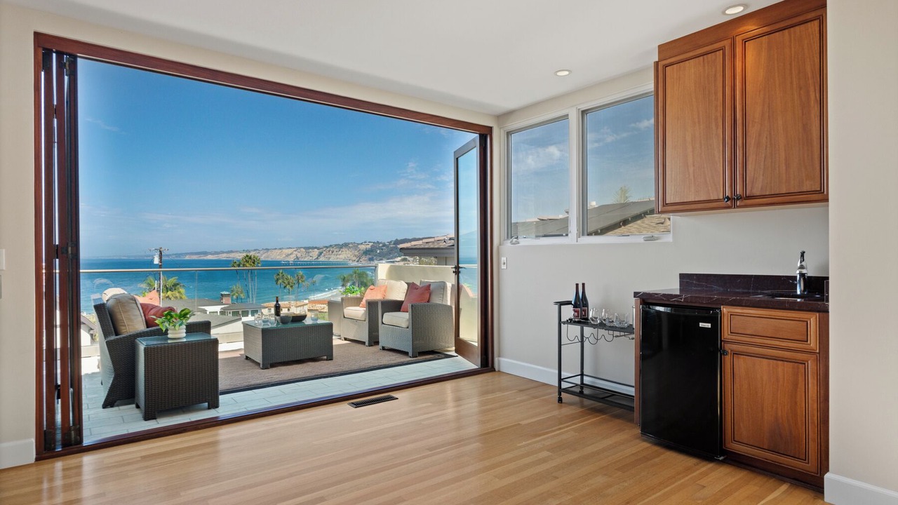 Photo of Livingroom in La Jolla Shores