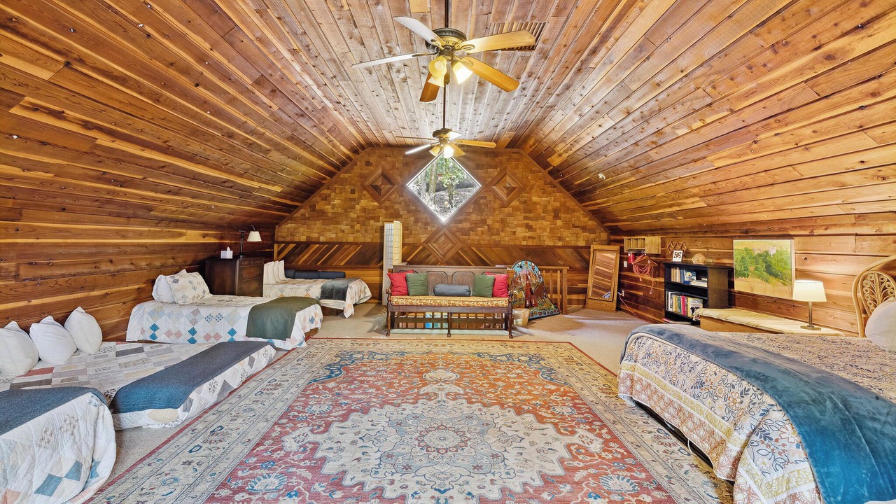 Photo of Bedroom in Redwood Valley