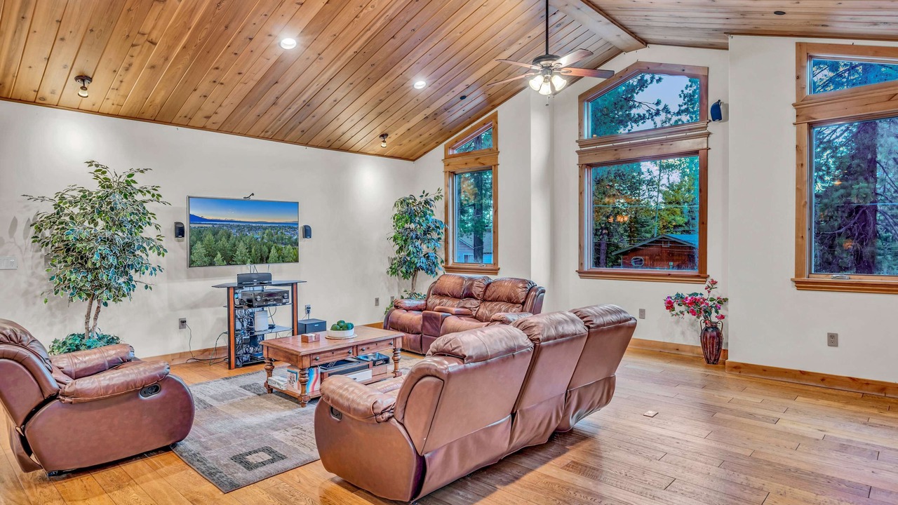 Photo of Livingroom in Tahoe Island