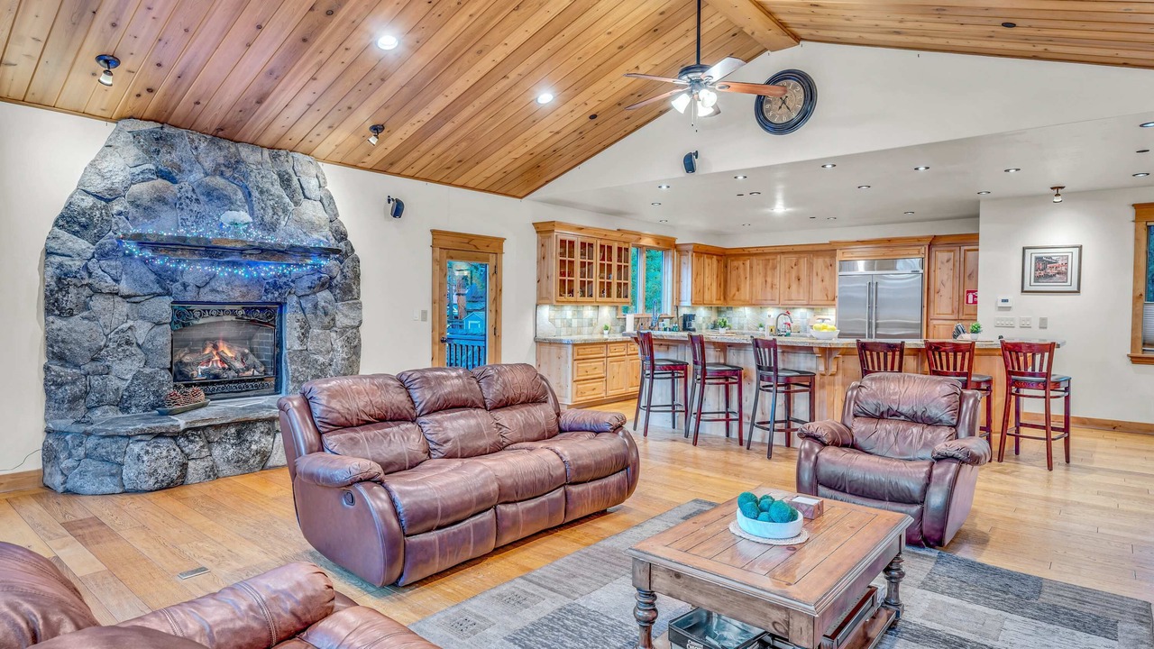Photo of Livingroom in Tahoe Island