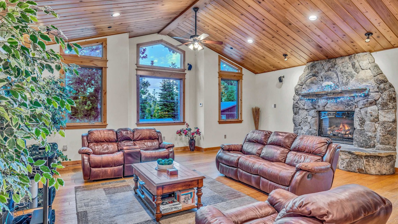 Photo of Livingroom in Tahoe Island