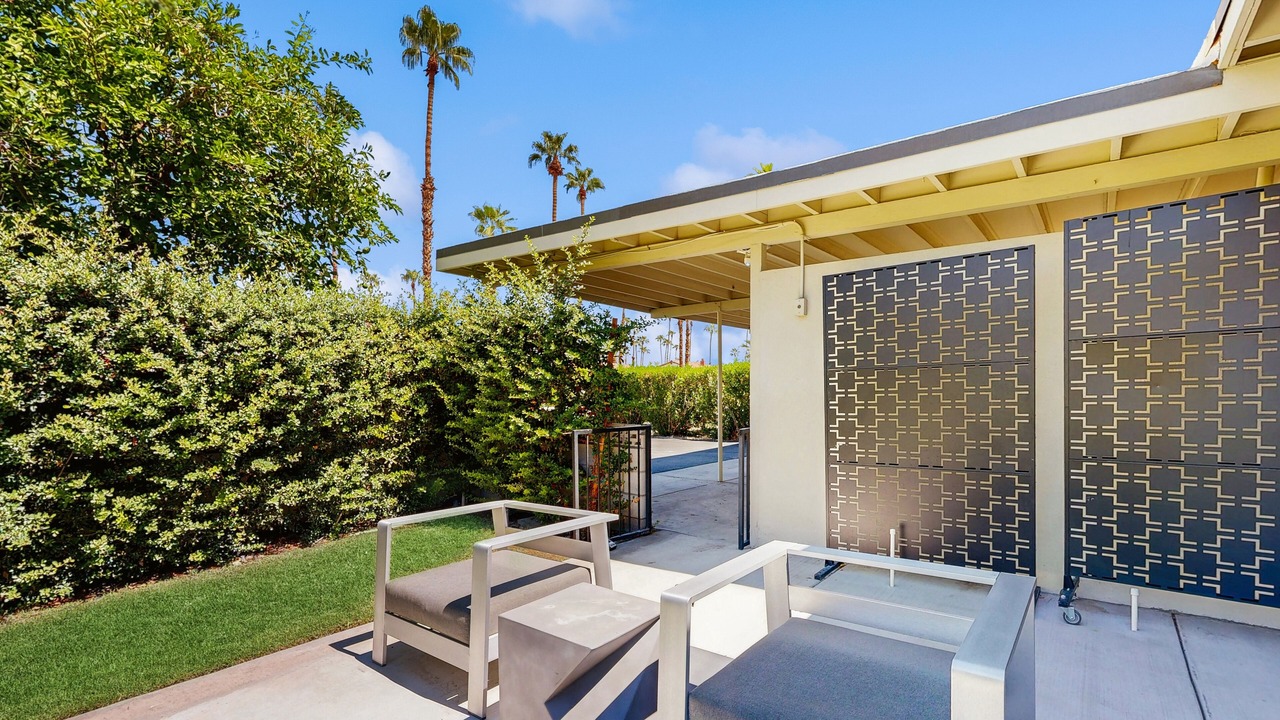 Photo of Patio Balcony in Araby Commons