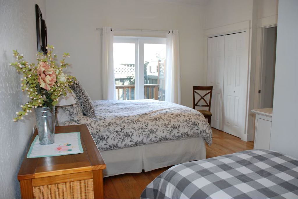 Photo of Bedroom in Siskiyou-Hargadine Historic District