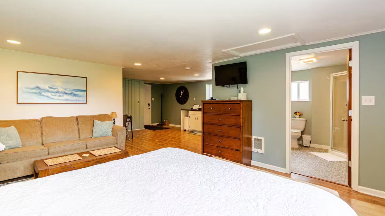 Photo of Bedroom in Central Oregon