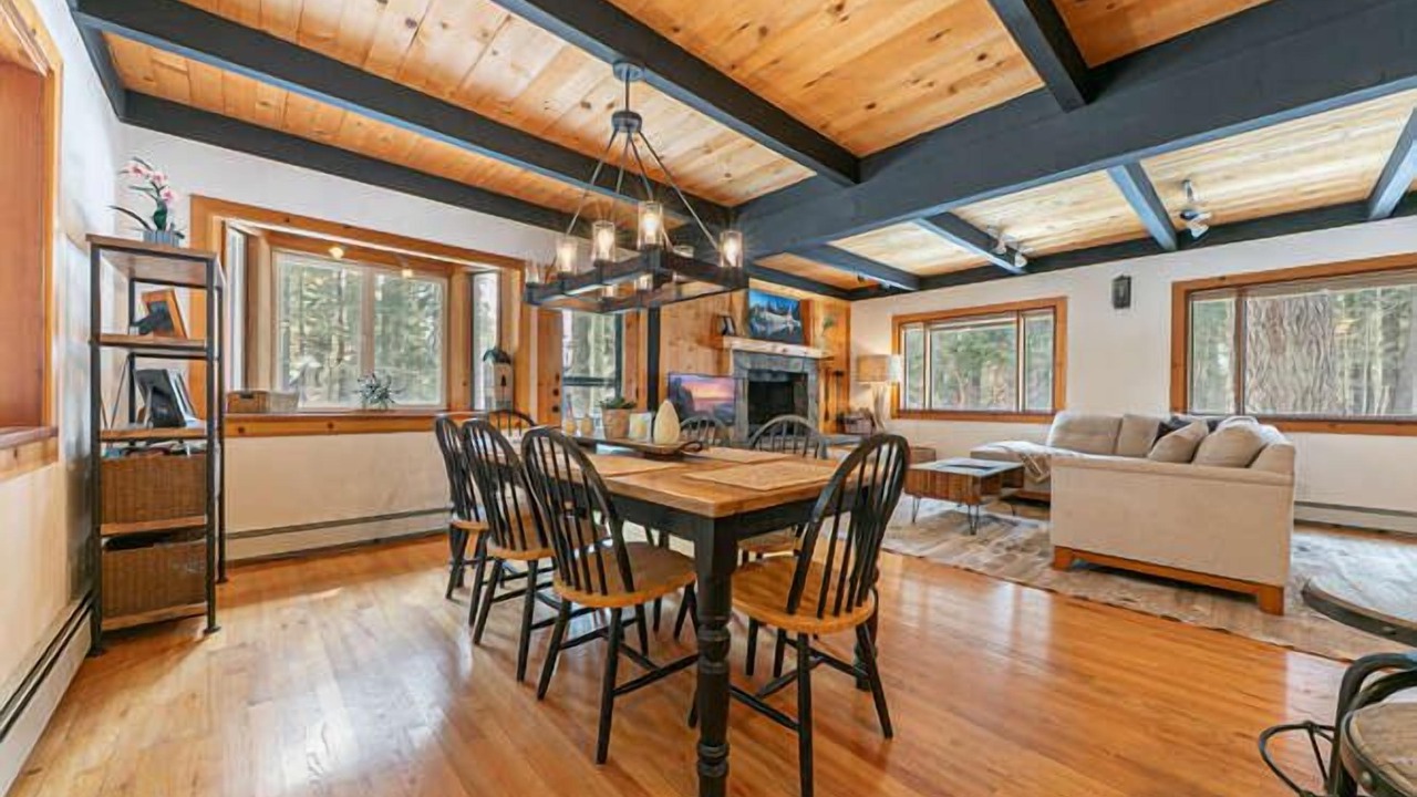 Photo of Livingroom in Tahoe Pines