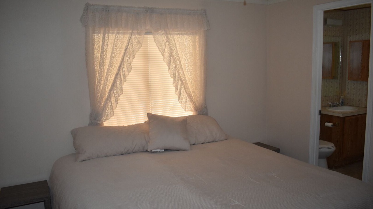 Photo of Bedroom in Holiday Shores