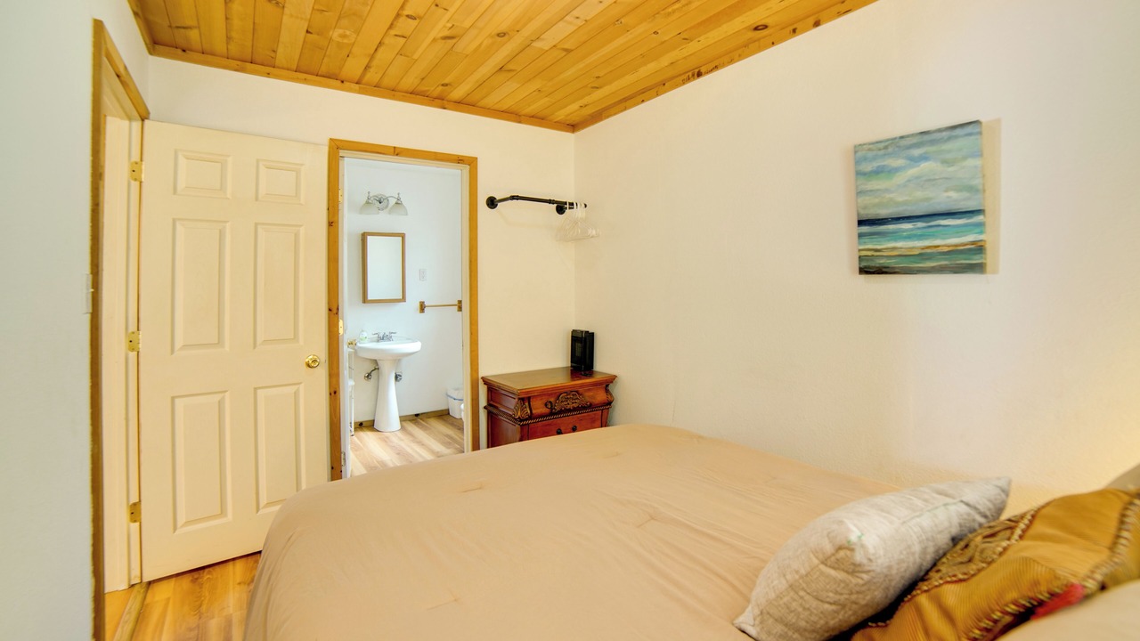 Photo of Bedroom in Cobb