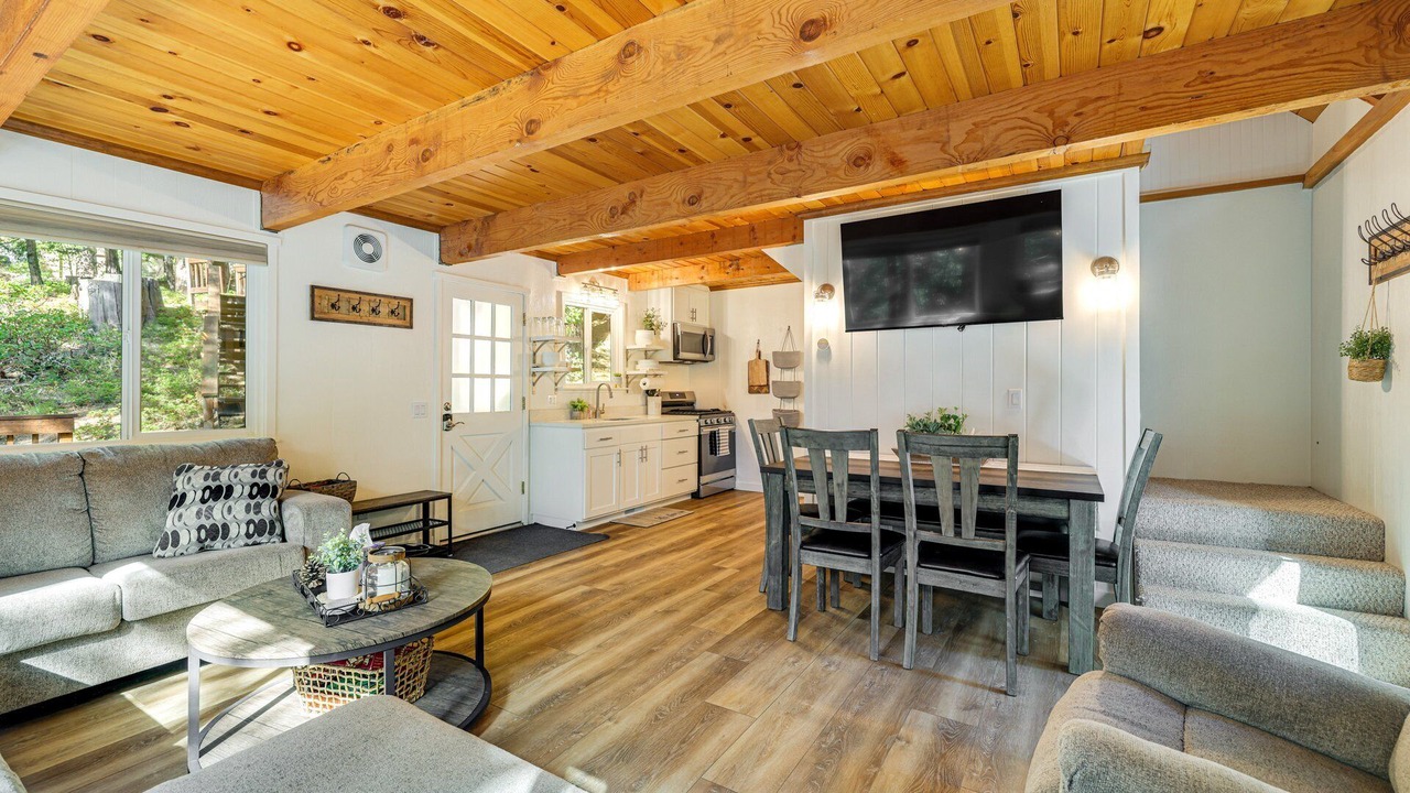 Photo of Livingroom in Cold Springs