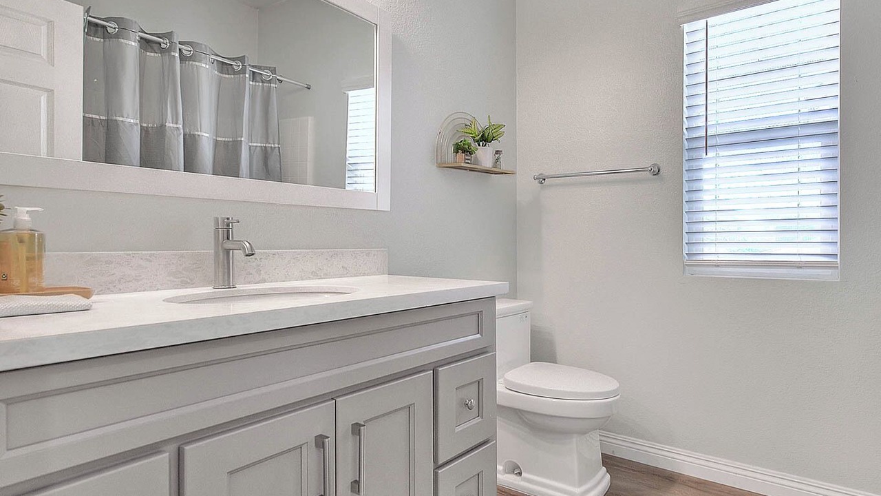 Photo of Bathroom in Los Serranos