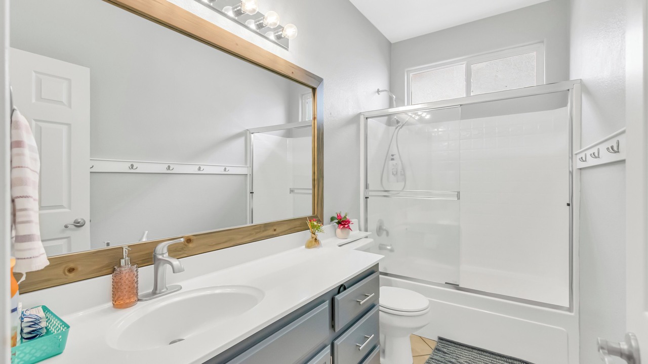 Photo of Bathroom in Hood