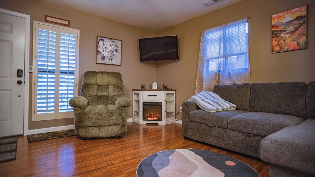 Photo of Livingroom in Oak Knoll Village