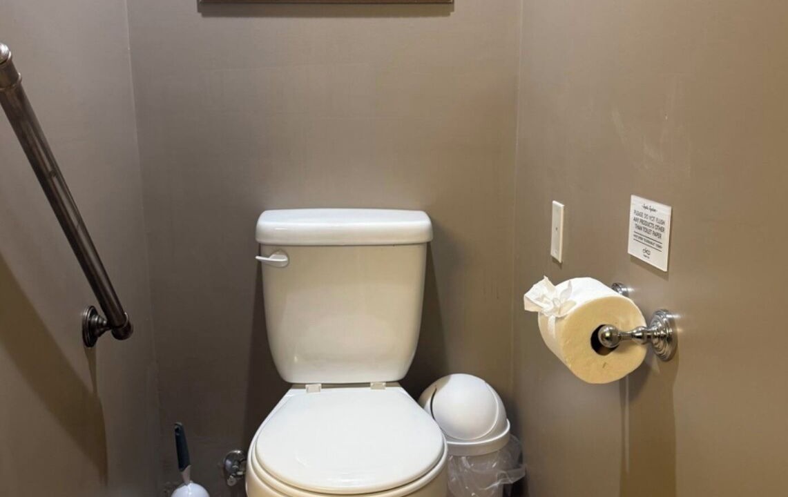 Photo of Bathroom in Oak Knoll Village