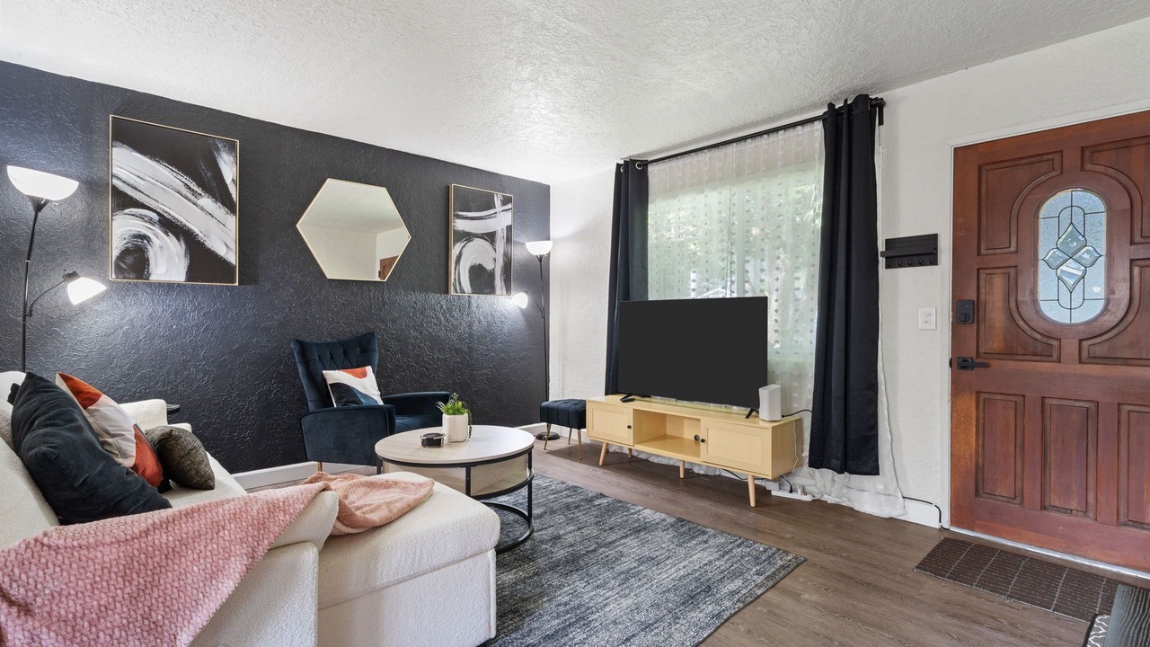 Photo of Livingroom in Fairview