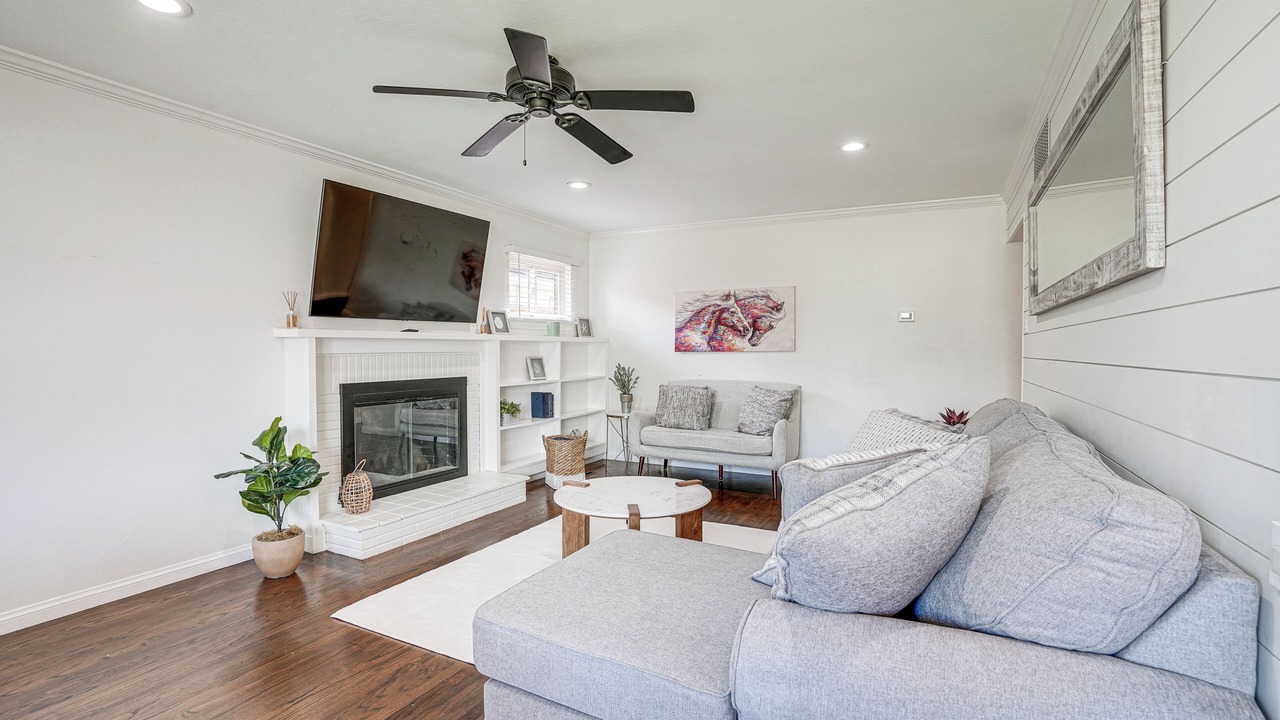 Photo of Livingroom in Hayward