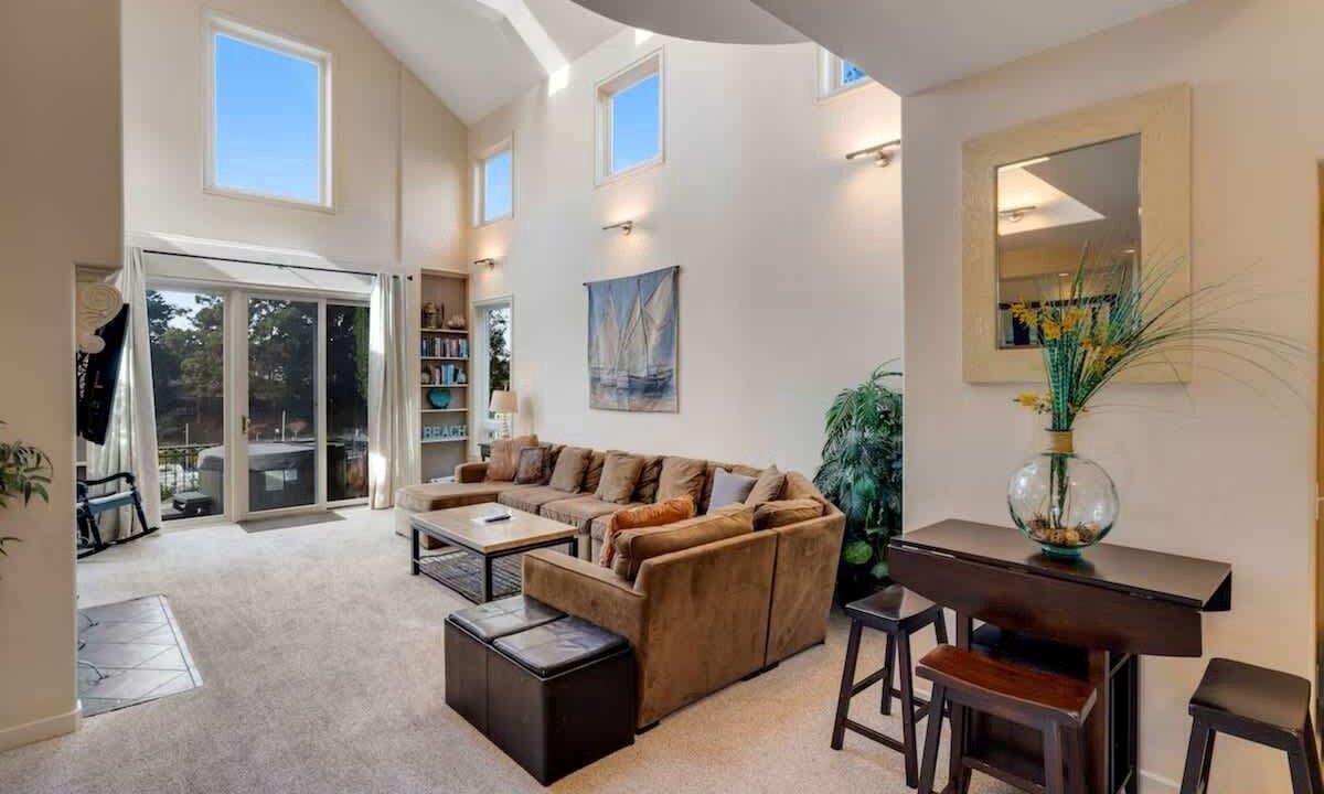 Photo of Livingroom in Eastside Santa Cruz