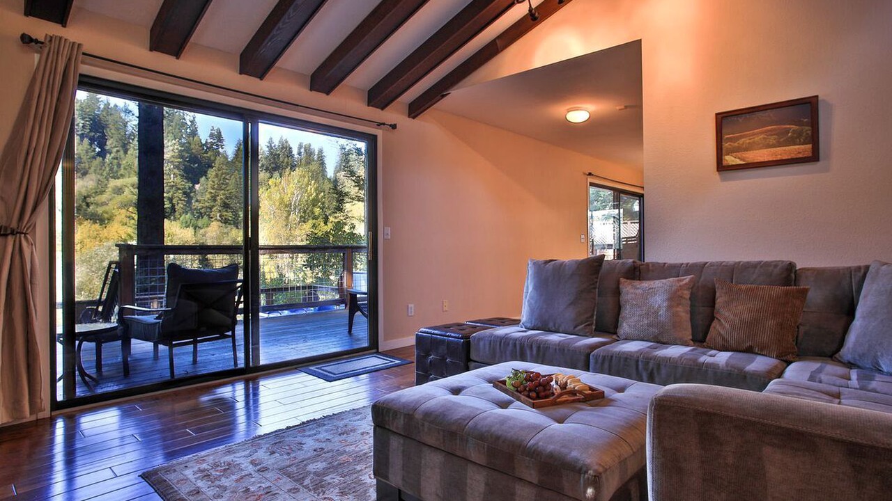 Photo of Livingroom in Guerneville