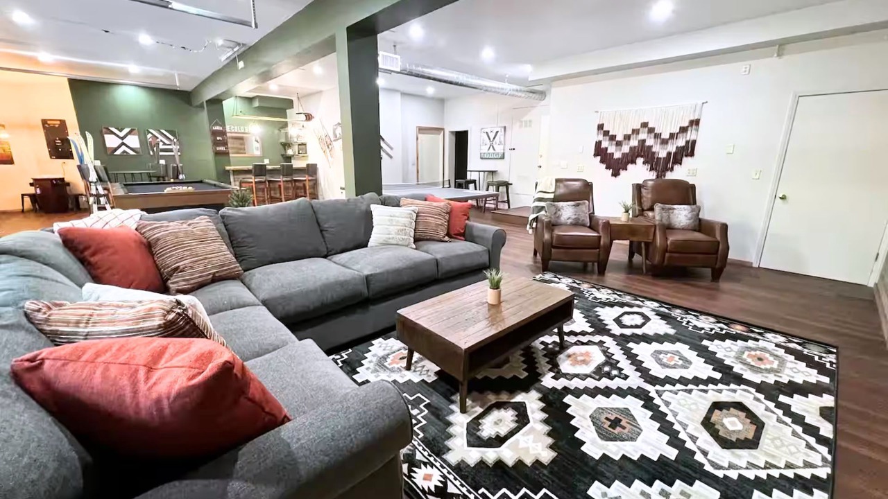 Photo of Livingroom in Summit Estates